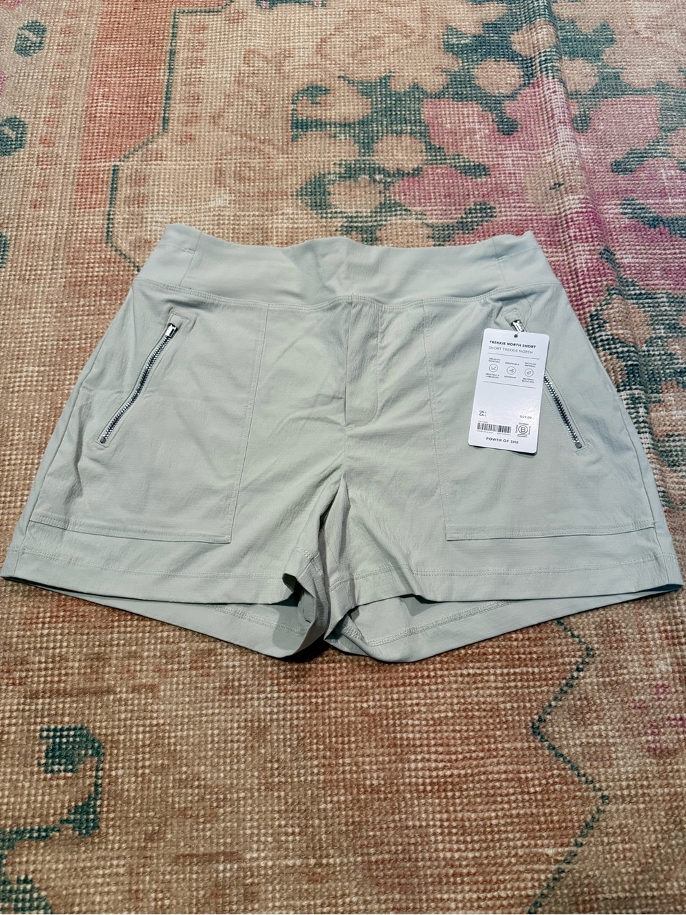 Athleta Women’s Active Stretch Shorts in Light Sage with Zip Pockets NWT